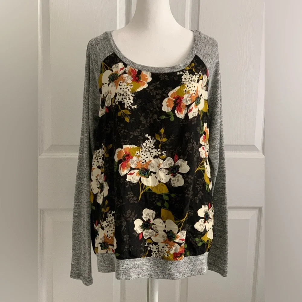 KUT FROM THE CLOTH Black Floral with Gray Trim Black Back Tee Top Size: XL